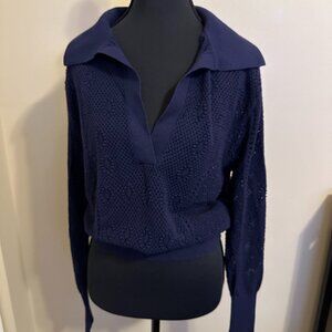 WHBM open V-neck seater